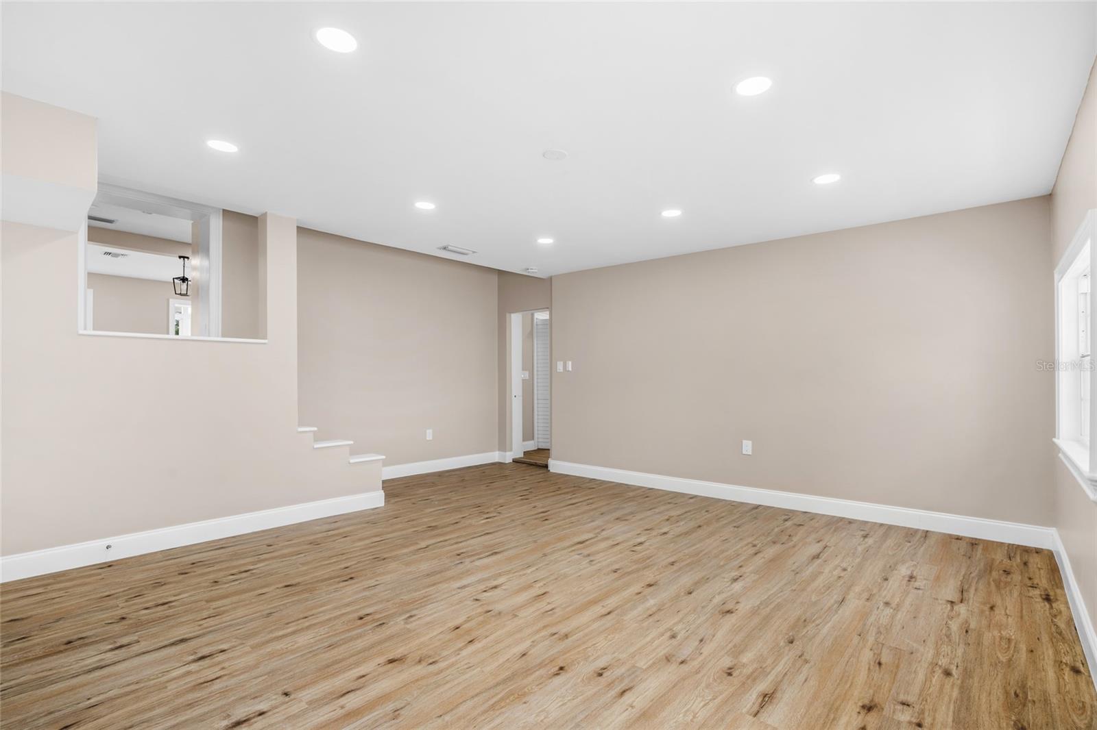Listing photo id 17 for 3620 Tampa Circle