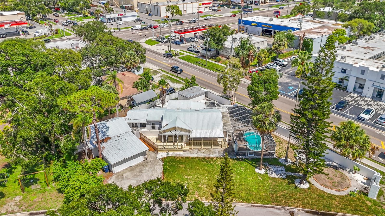 Listing photo id 0 for 3620 Tampa Circle