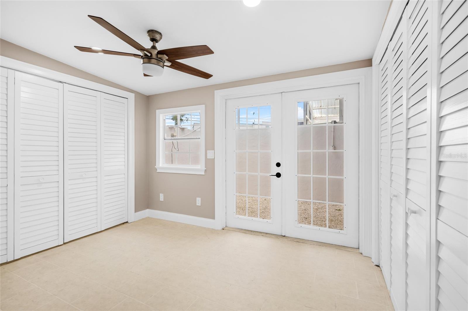 Listing photo id 18 for 3620 Tampa Circle