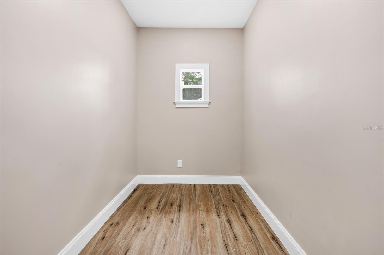 Listing photo id 21 for 3620 Tampa Circle