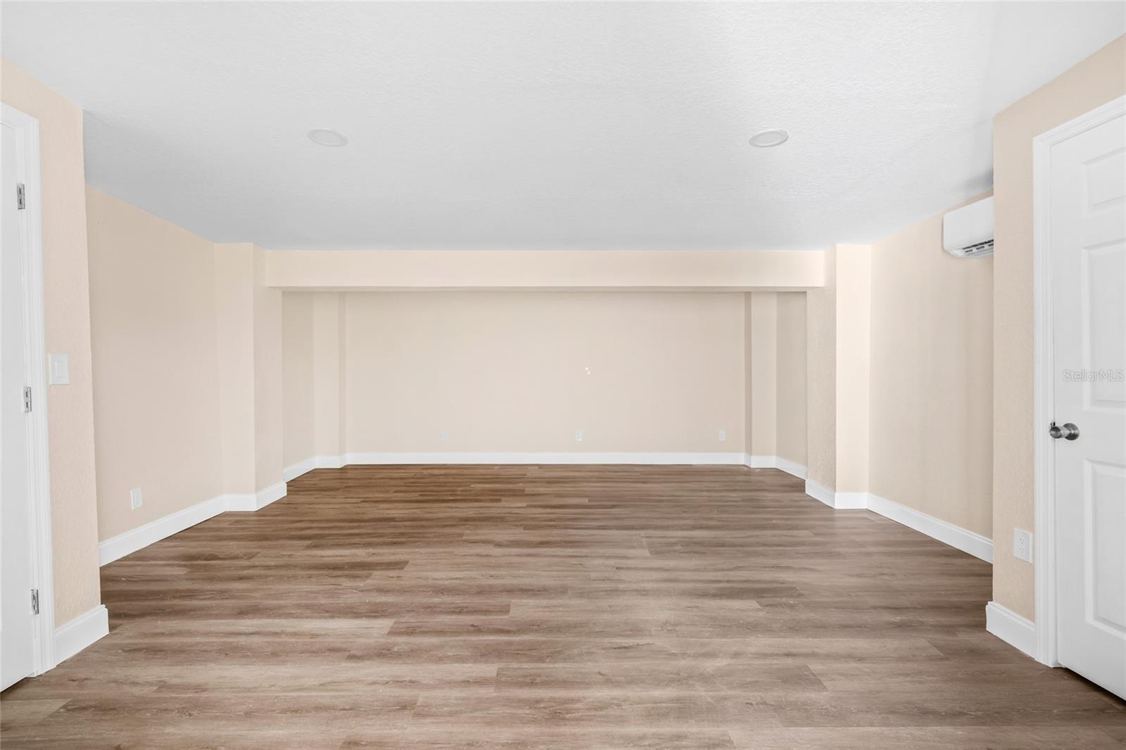 Listing photo id 27 for 3620 Tampa Circle