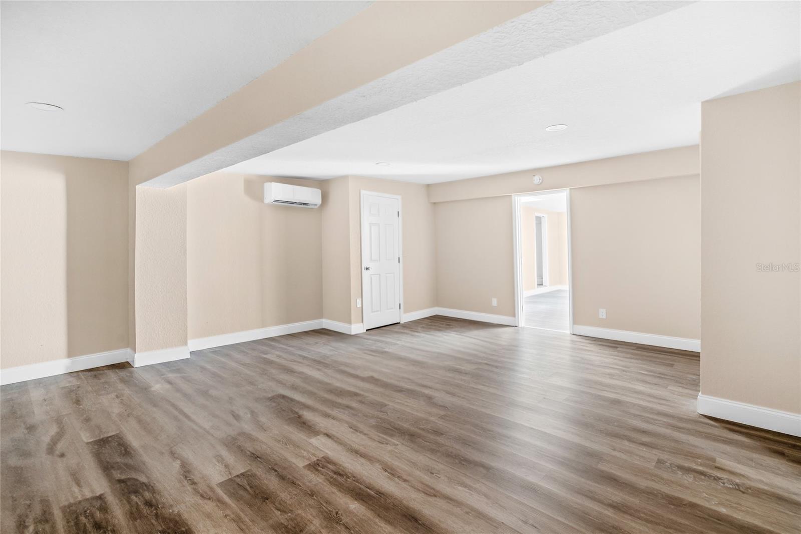 Listing photo id 28 for 3620 Tampa Circle