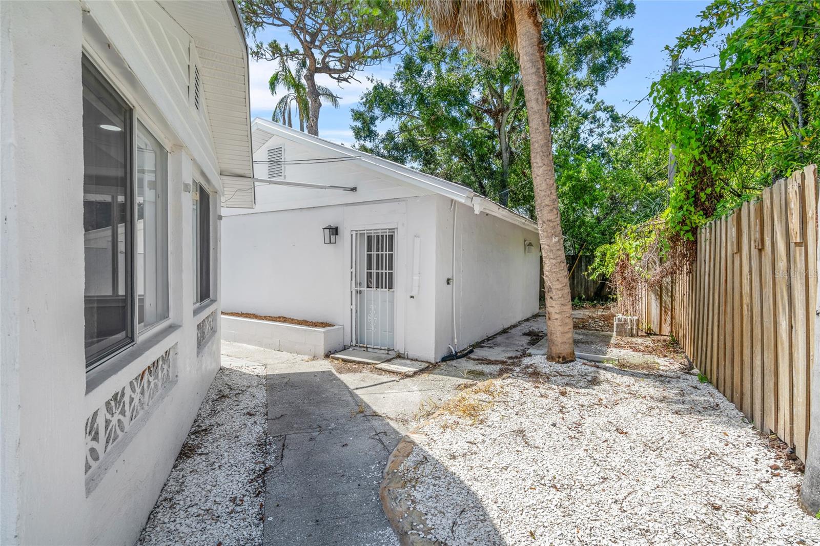 Listing photo id 29 for 3620 Tampa Circle
