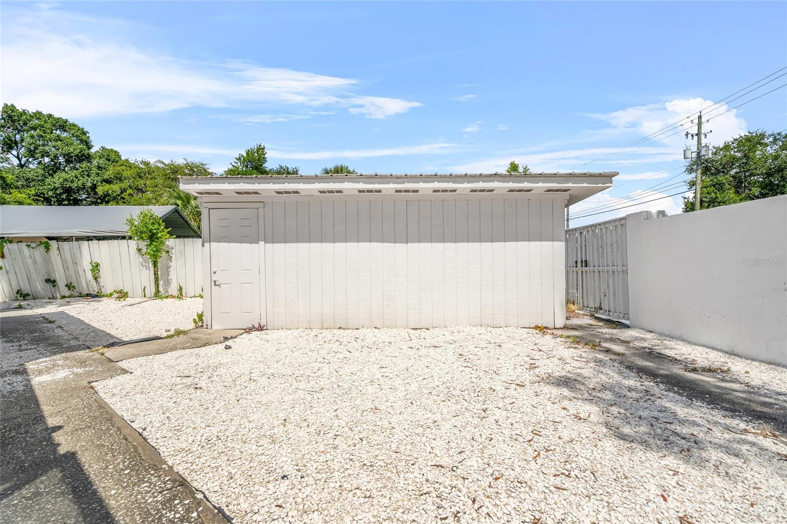 Listing photo id 30 for 3620 Tampa Circle