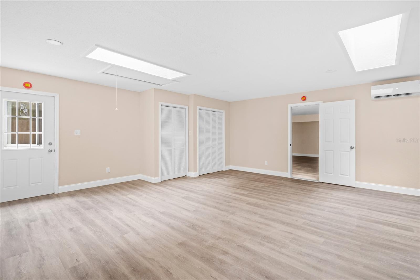Listing photo id 34 for 3620 Tampa Circle
