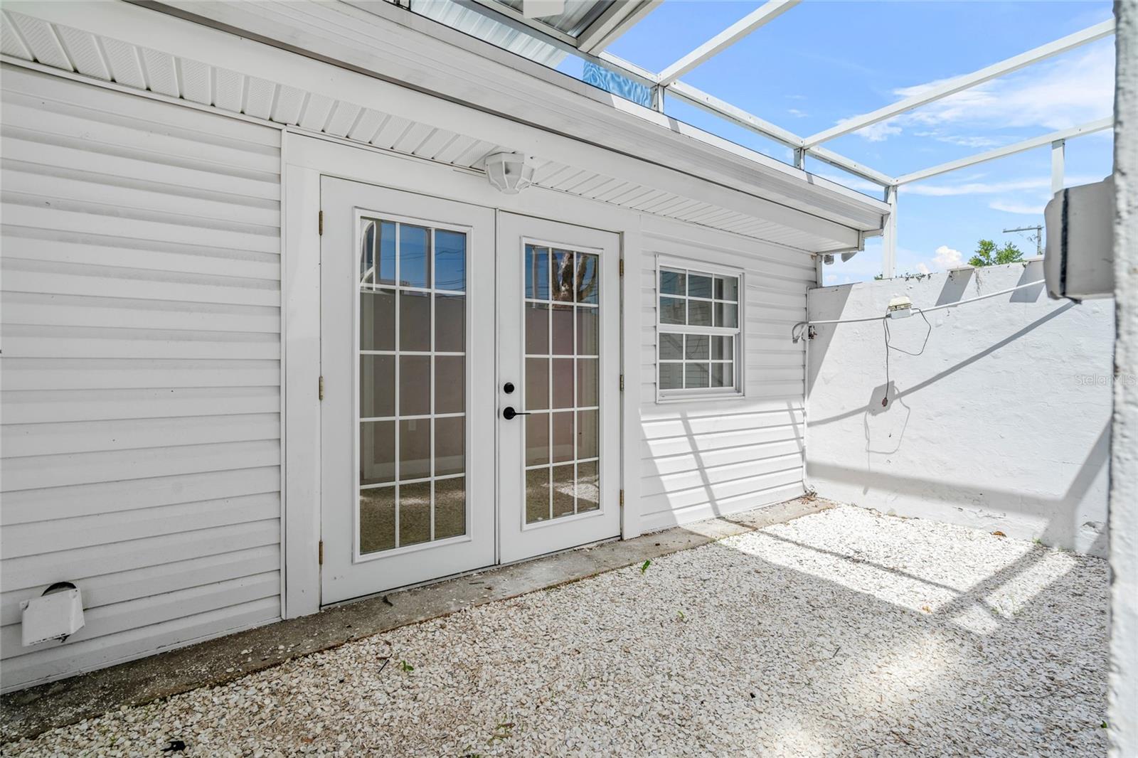 Listing photo id 43 for 3620 Tampa Circle