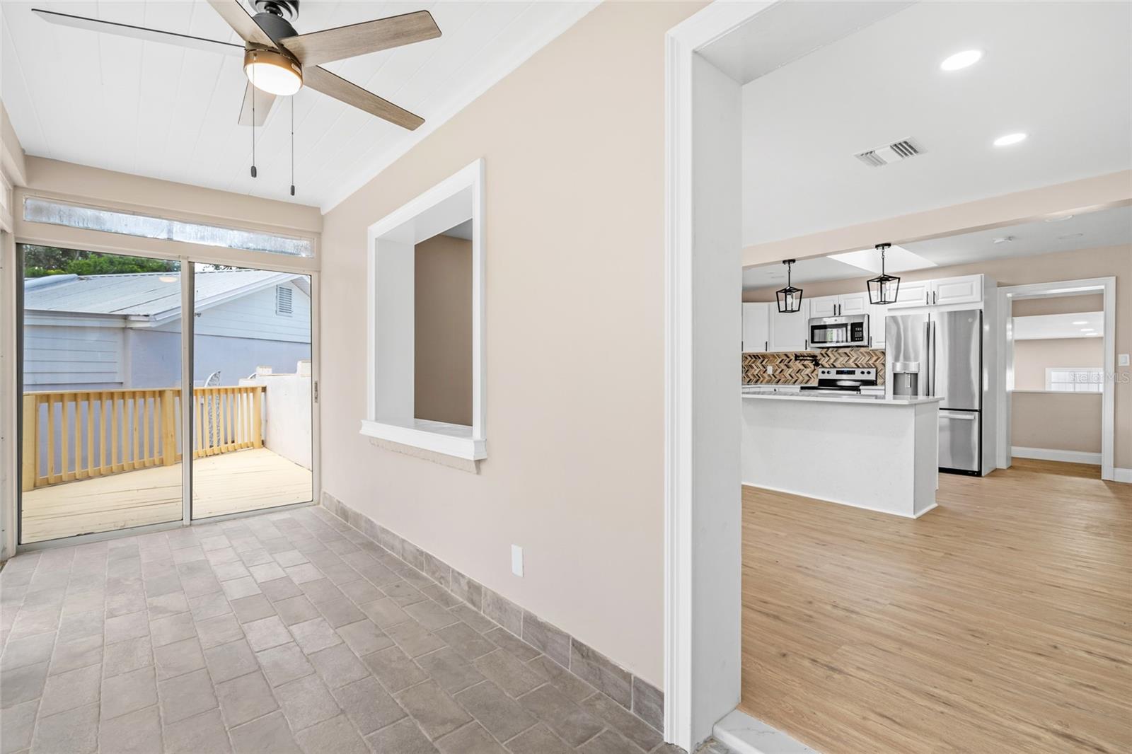 Listing photo id 5 for 3620 Tampa Circle