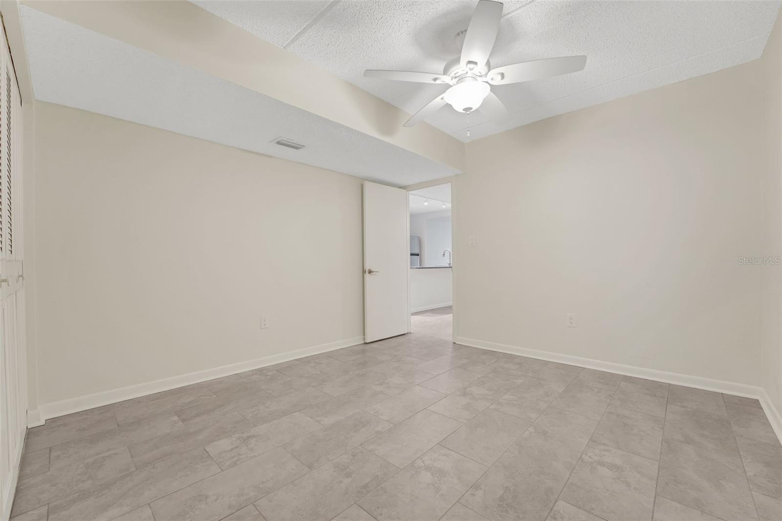 Image 16 of 19 For 208 Lake Howard Drive Nw 104