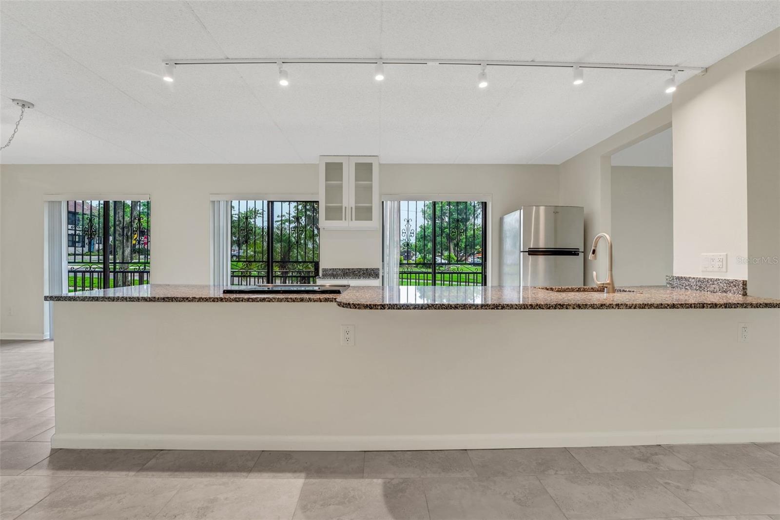 Image 3 of 19 For 208 Lake Howard Drive Nw 104