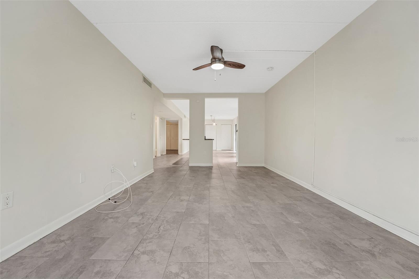Image 7 of 19 For 208 Lake Howard Drive Nw 104