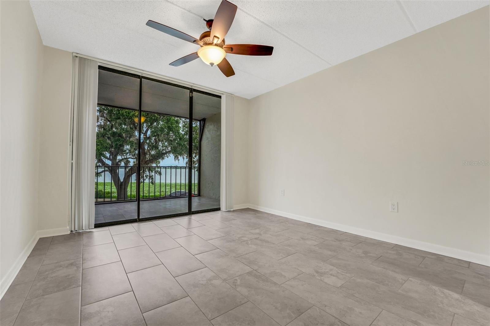 Image 8 of 19 For 208 Lake Howard Drive Nw 104
