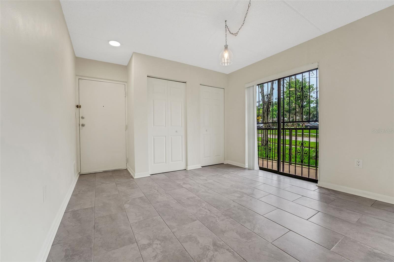 Image 9 of 19 For 208 Lake Howard Drive Nw 104