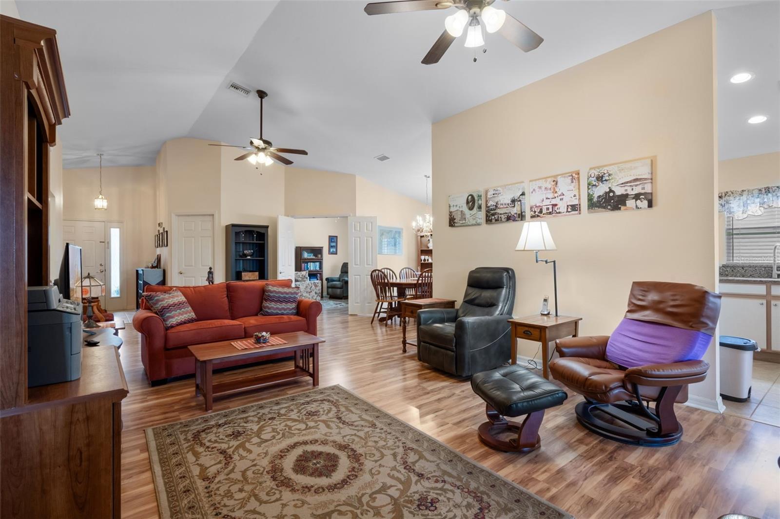 Image 6 of 51 For 348 Lake Suzanne Drive