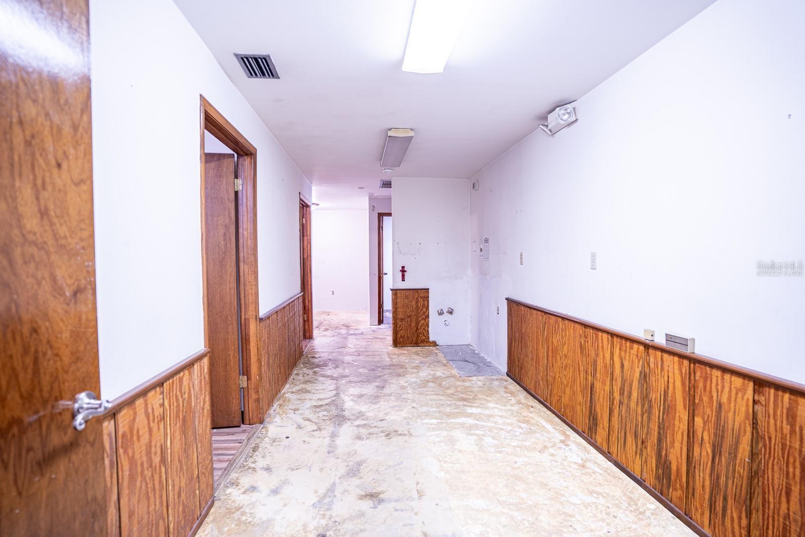 Image 15 of 20 For 220 Davenport Boulevard