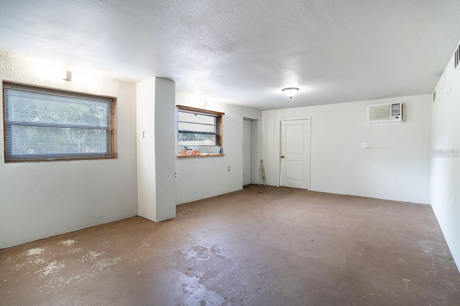 Image 16 of 20 For 220 Davenport Boulevard