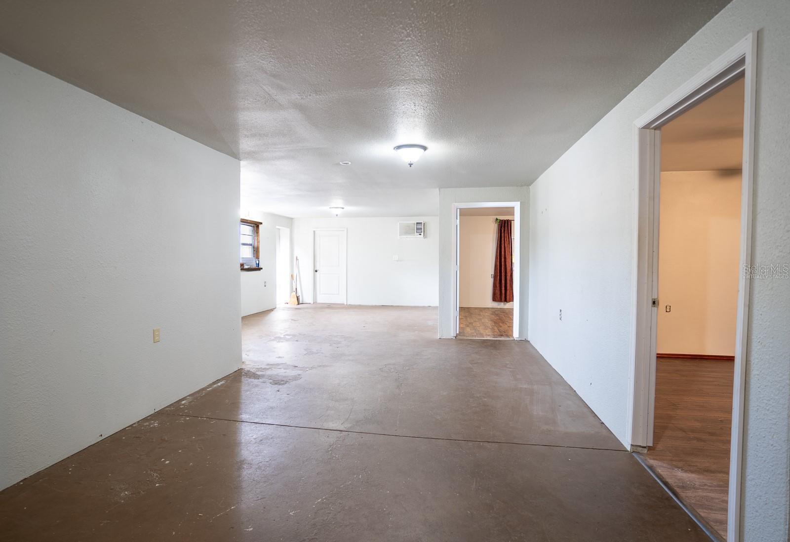 Image 17 of 20 For 220 Davenport Boulevard