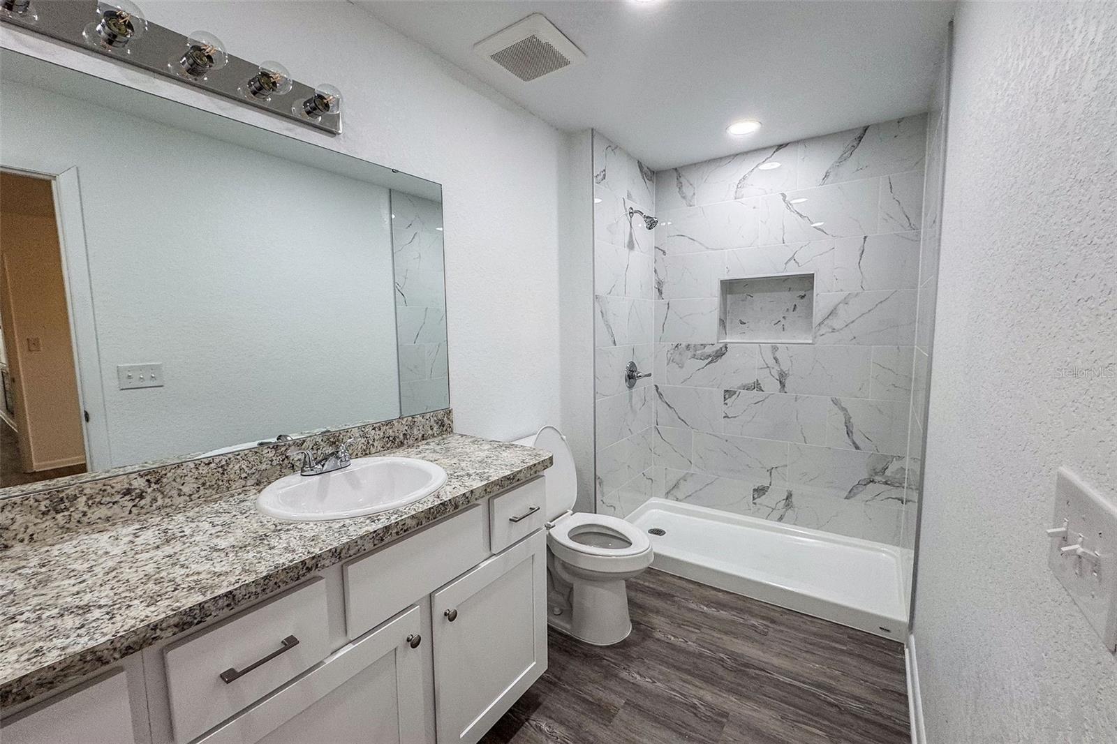 Image 13 of 28 For 1476 Avenue F Ne