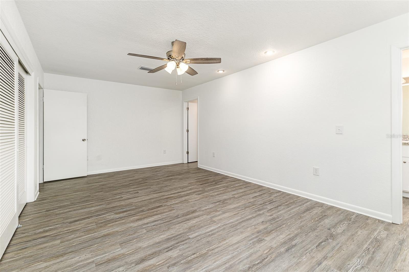 Image 33 of 40 For 1476 Avenue F Ne