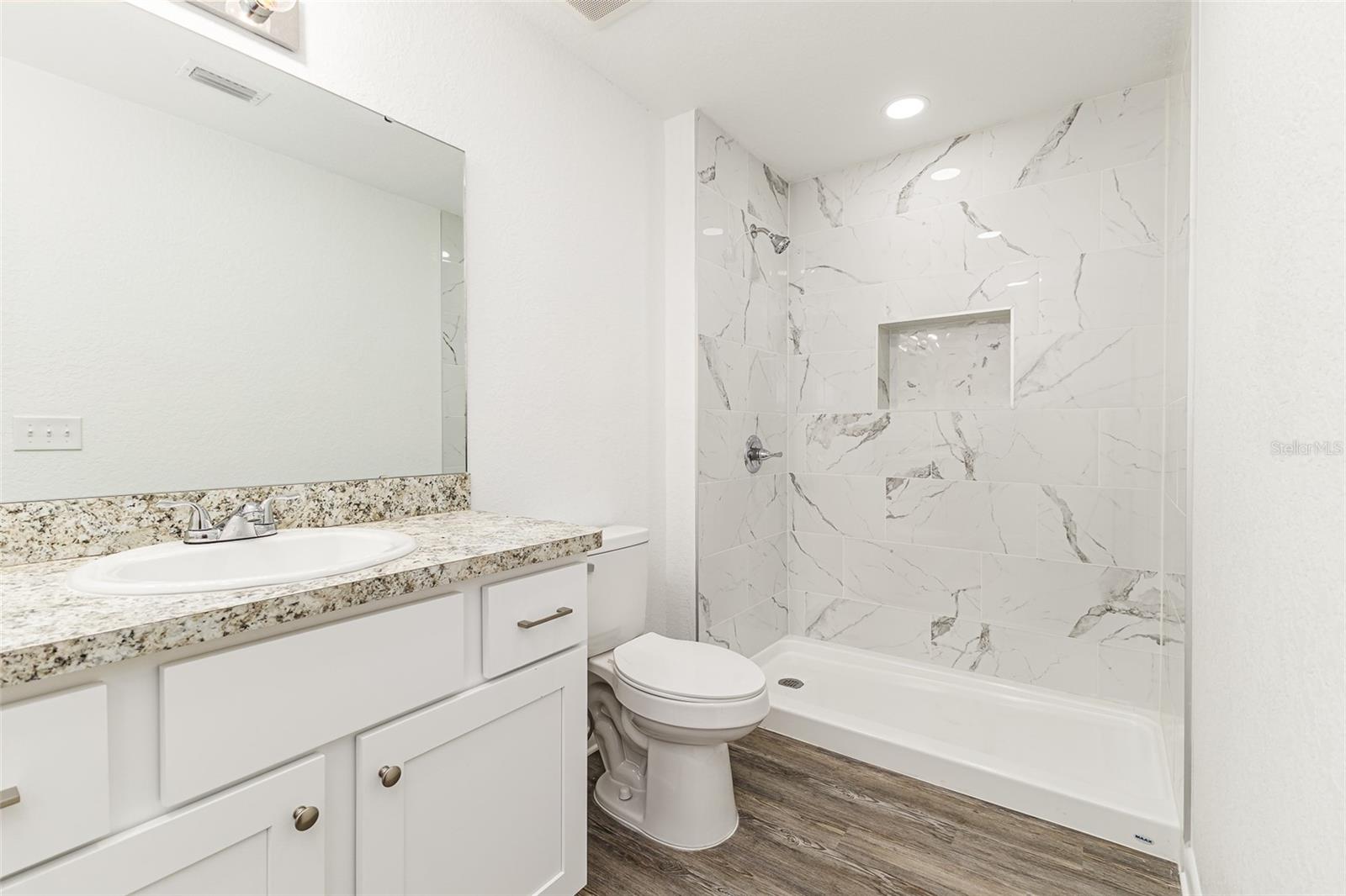 Image 35 of 40 For 1476 Avenue F Ne