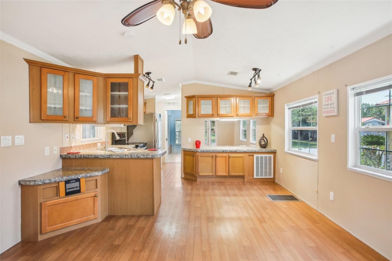 Image 16 of 47 For 6621 La Mesa Road