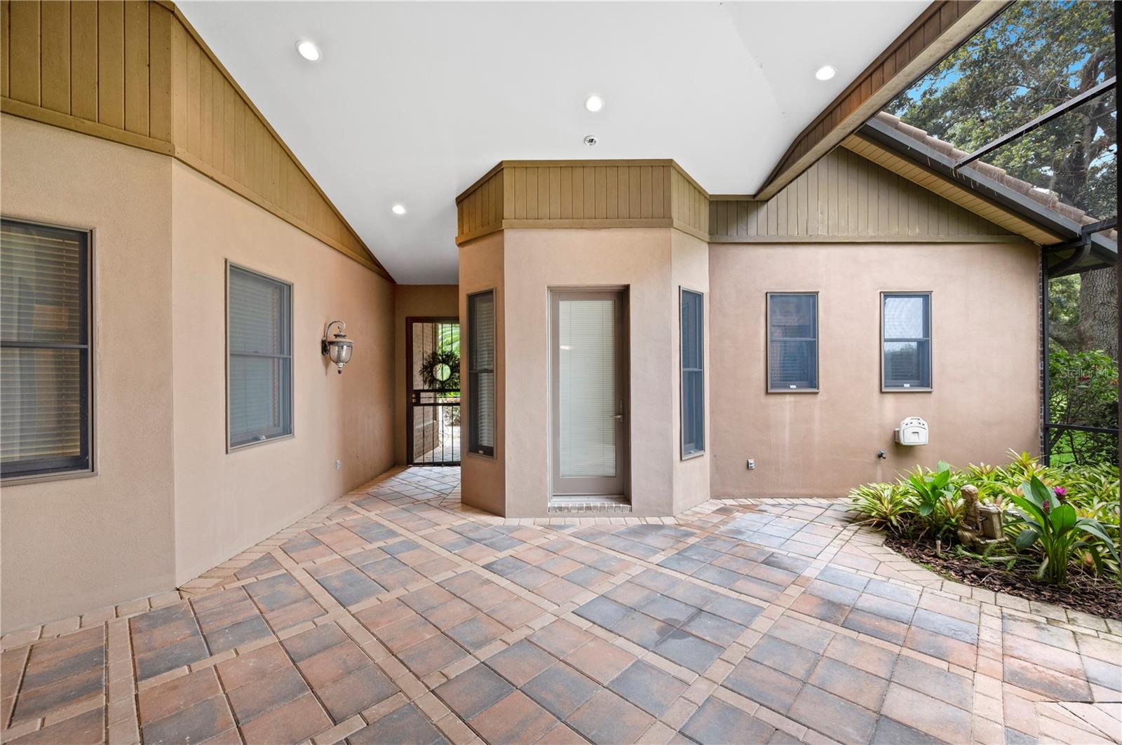 Image 8 of 55 For 105 Woden Way