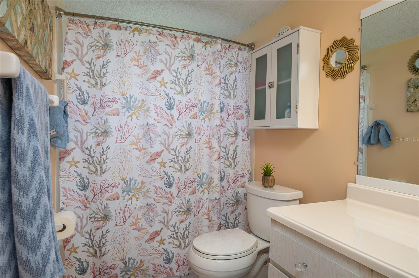 Image 11 of 22 For 400 El Camino Drive 201