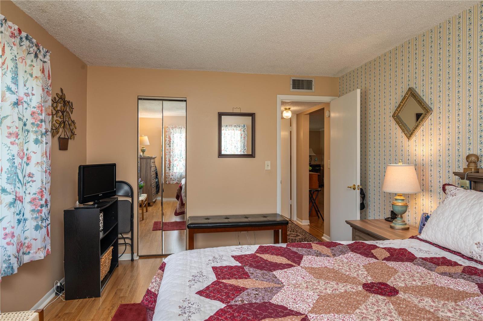 Image 13 of 22 For 400 El Camino Drive 201