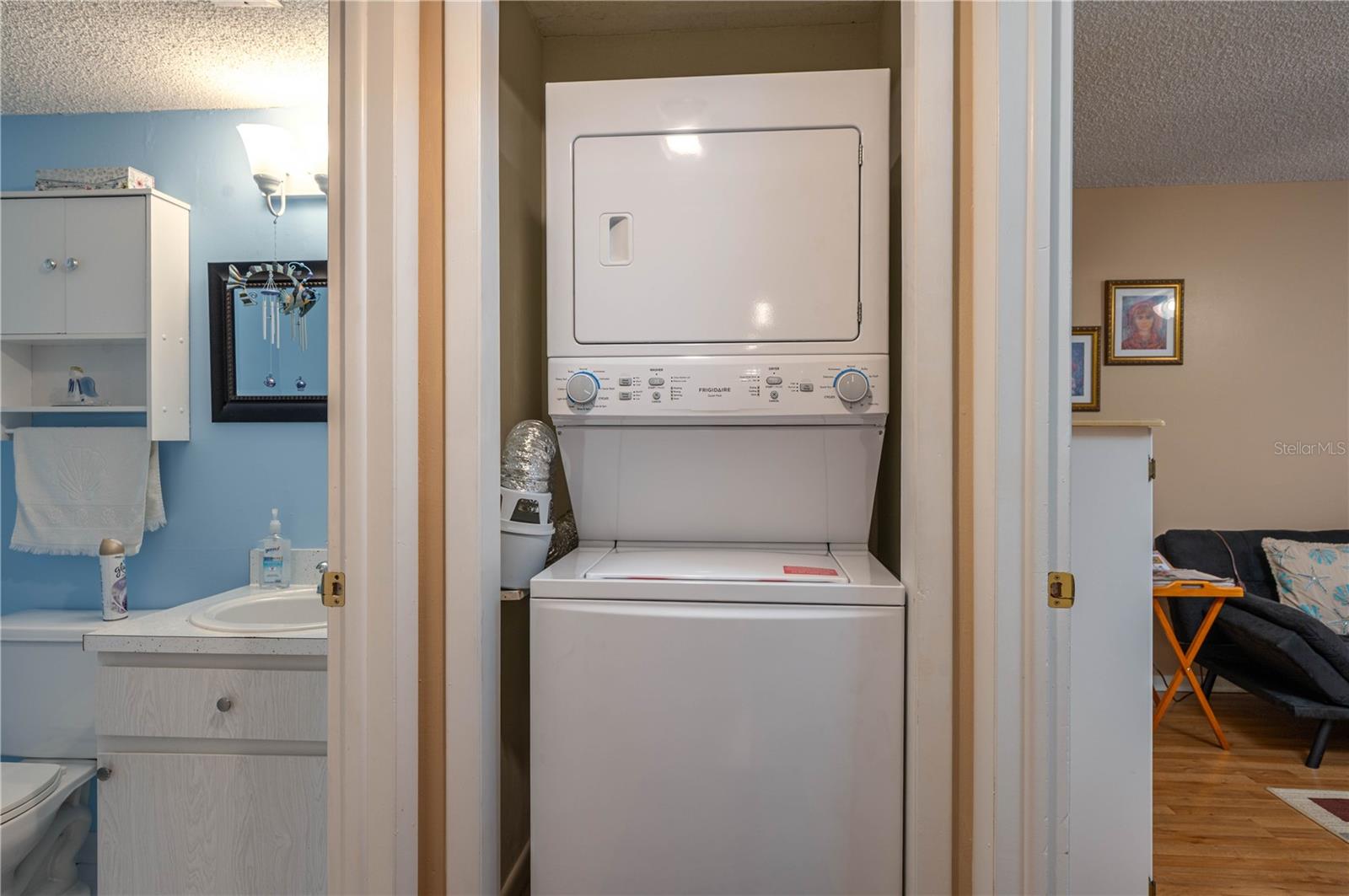 Image 14 of 22 For 400 El Camino Drive 201