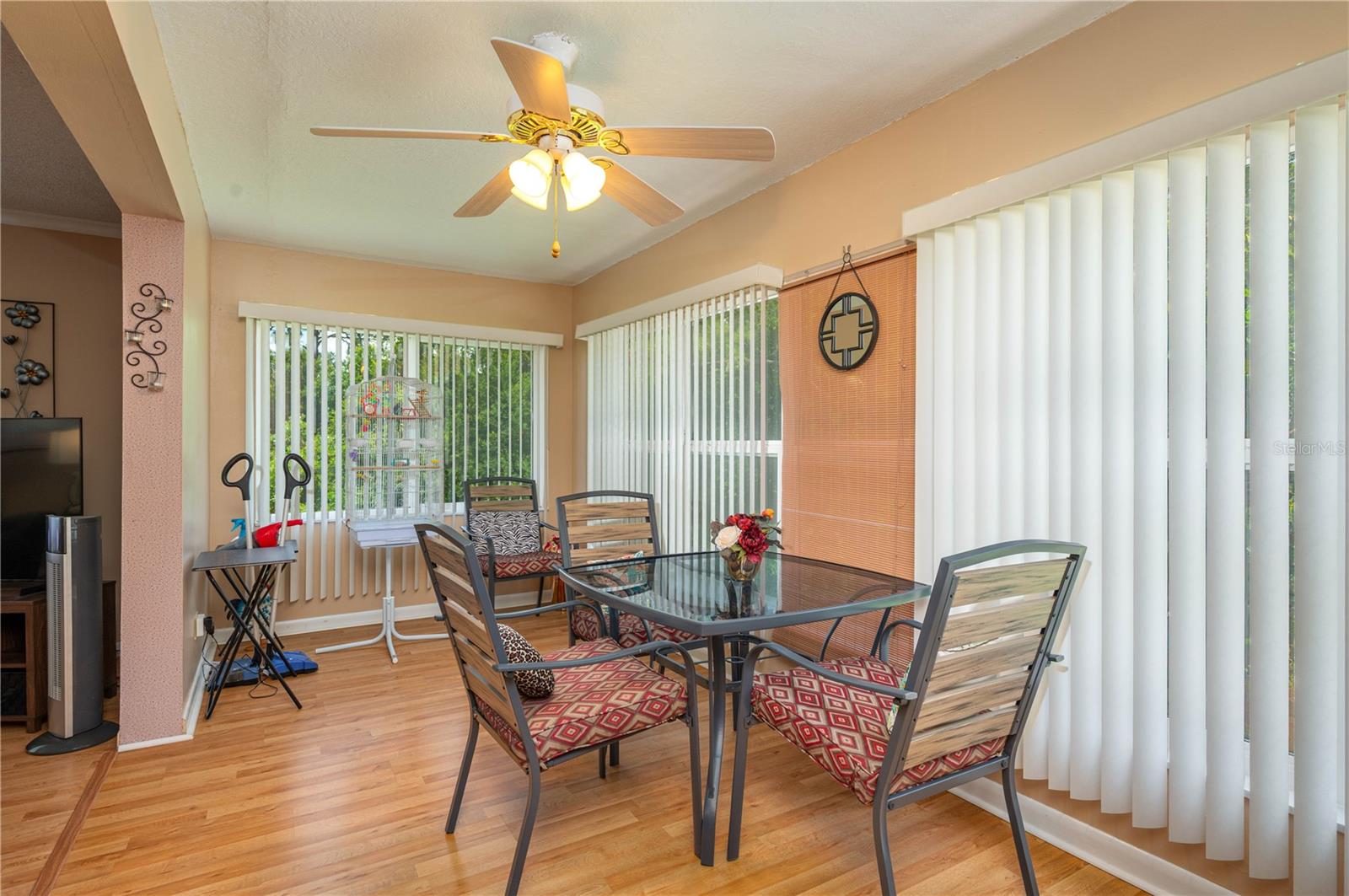 Image 16 of 22 For 400 El Camino Drive 201