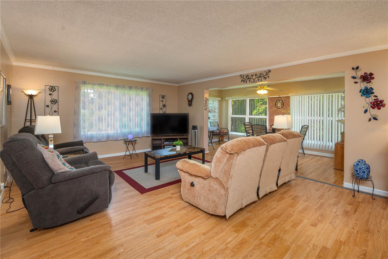 Image 19 of 22 For 400 El Camino Drive 201