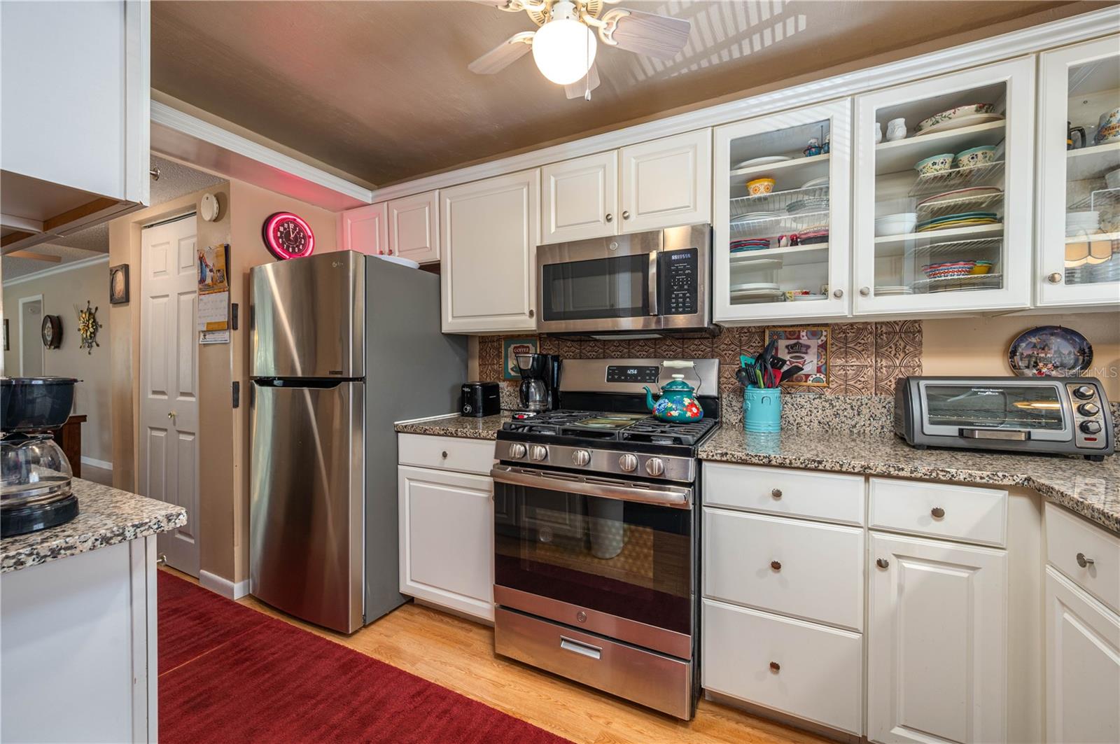 Image 3 of 22 For 400 El Camino Drive 201