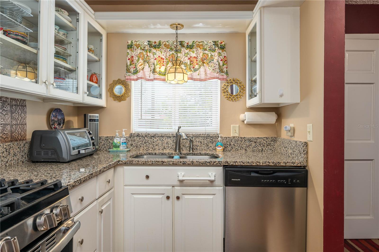 Image 5 of 22 For 400 El Camino Drive 201