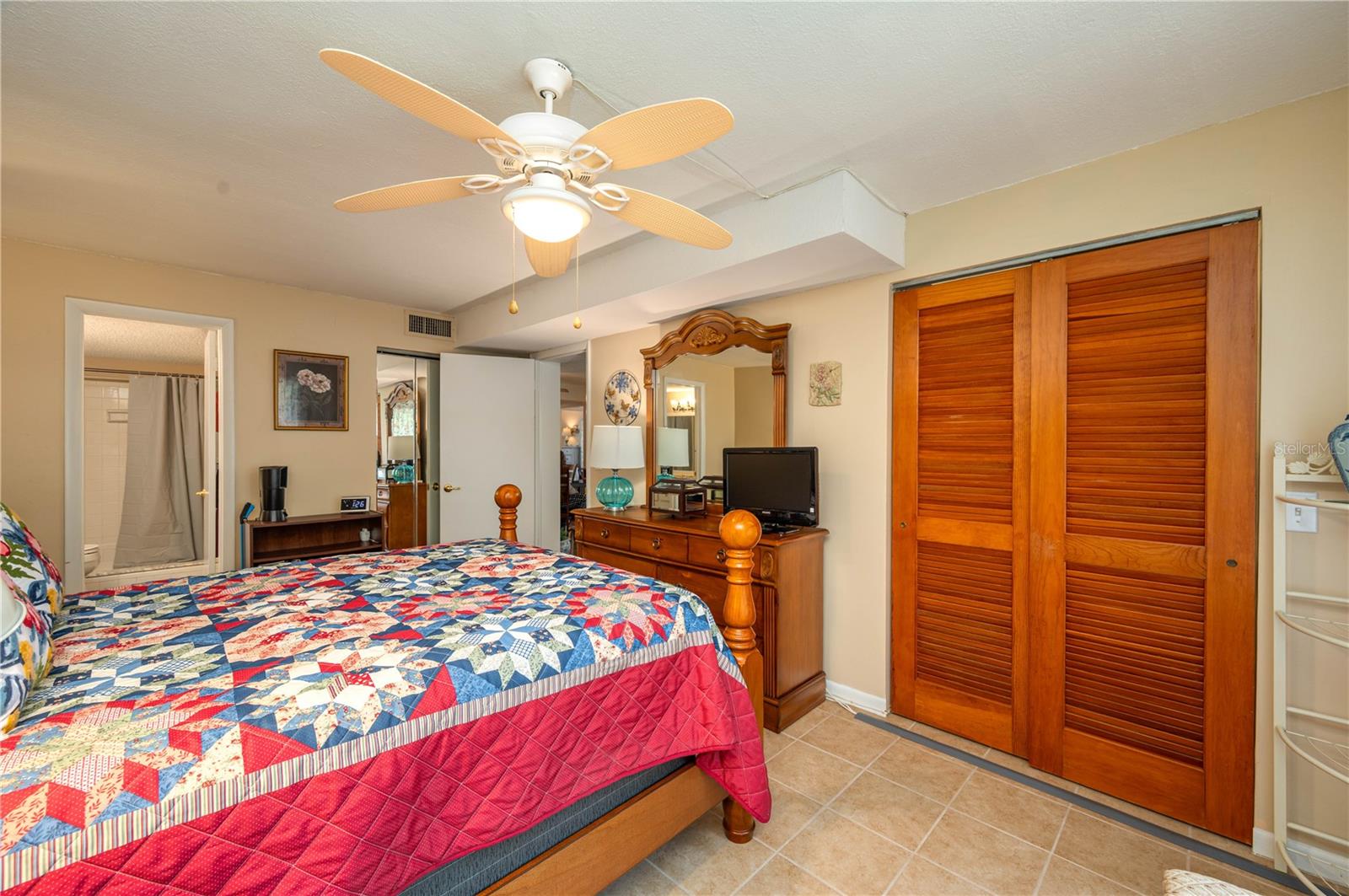 Image 6 of 22 For 400 El Camino Drive 201