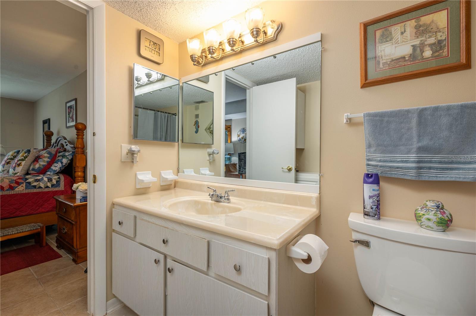 Image 7 of 22 For 400 El Camino Drive 201