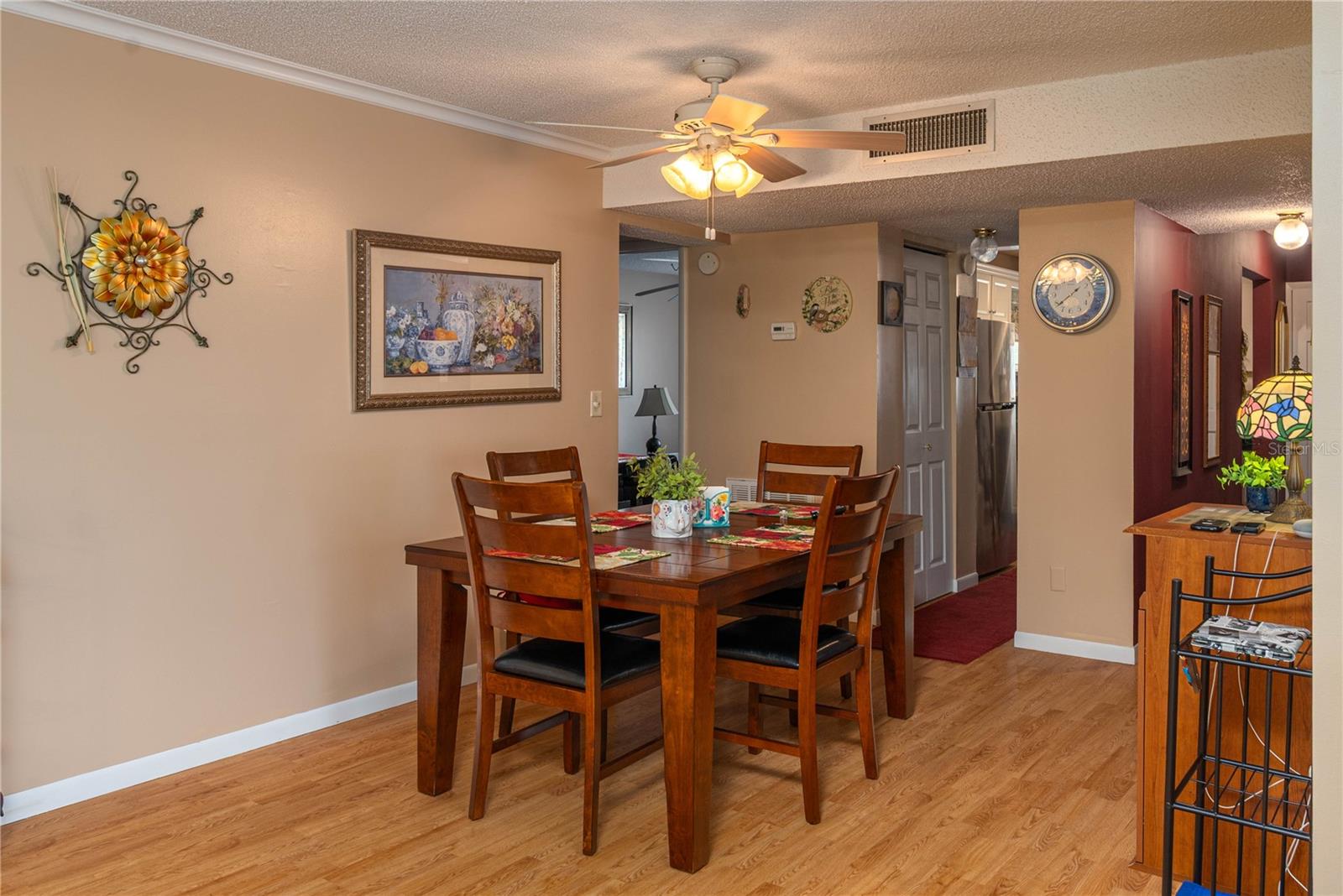 Image 8 of 22 For 400 El Camino Drive 201