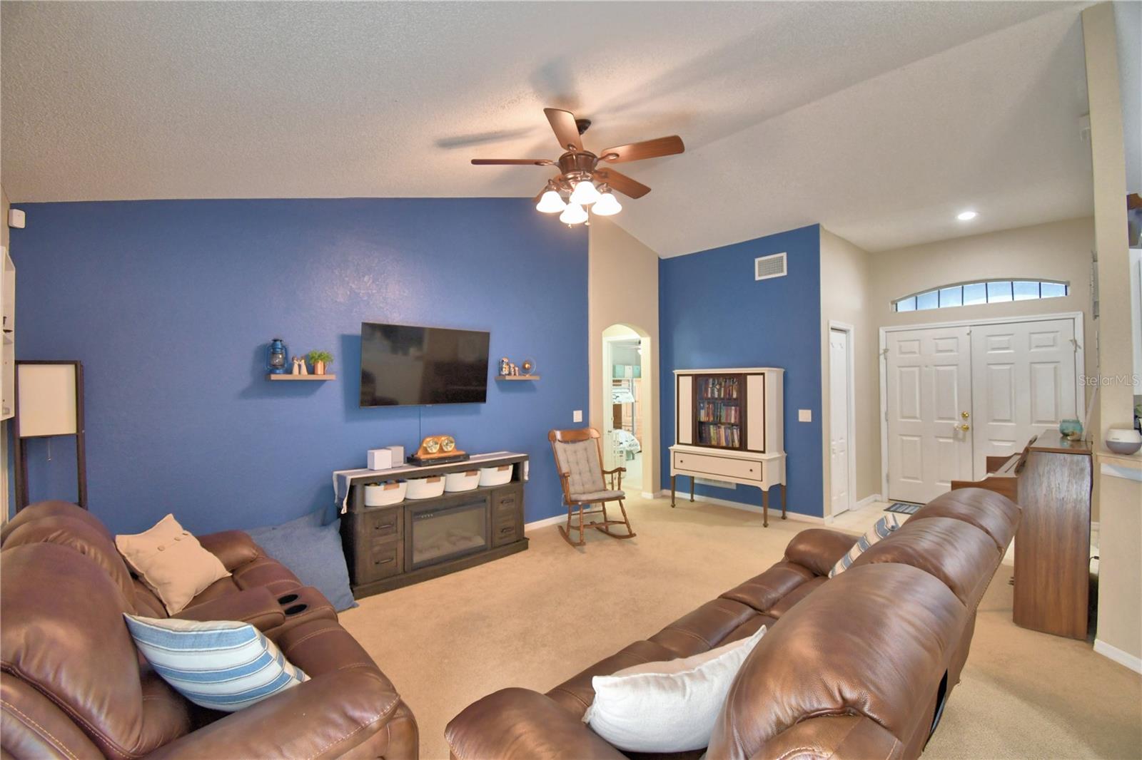 Image 10 of 45 For 6028 Hillside Heights Drive