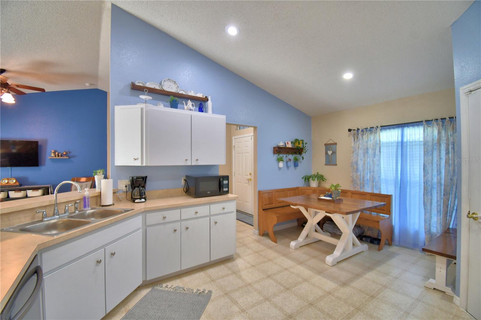 Image 16 of 45 For 6028 Hillside Heights Drive