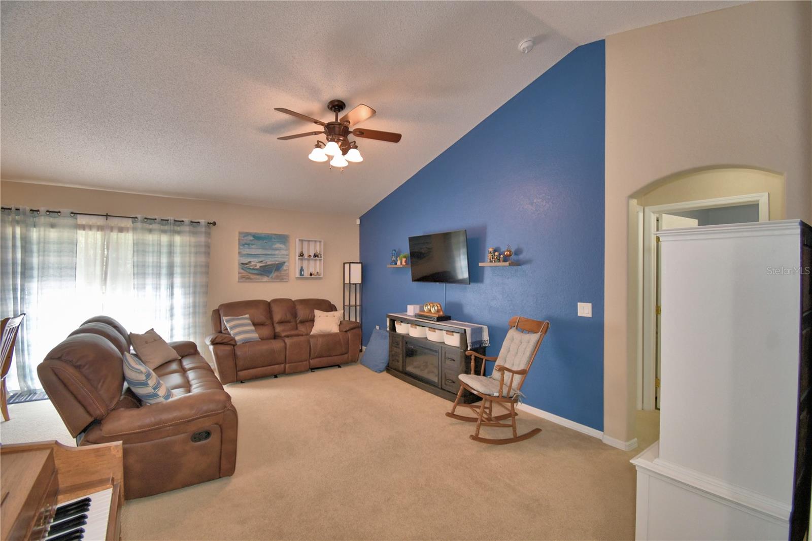 Image 9 of 45 For 6028 Hillside Heights Drive