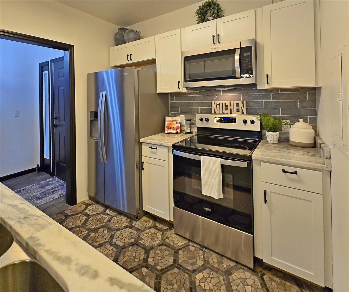 Image 6 of 34 For 816 Pinewood Ct  3126
