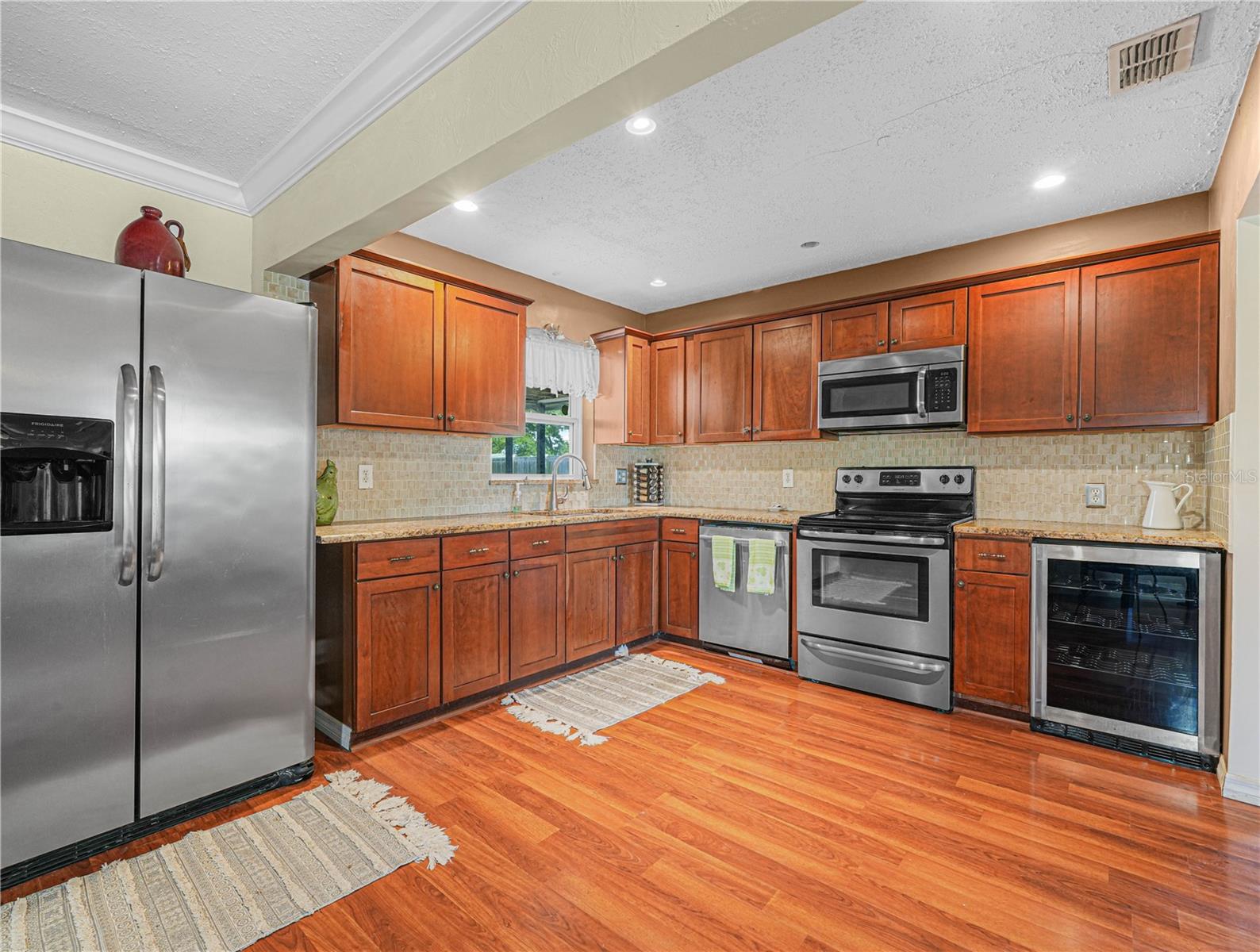 Image 20 of 53 For 320 8th Street N