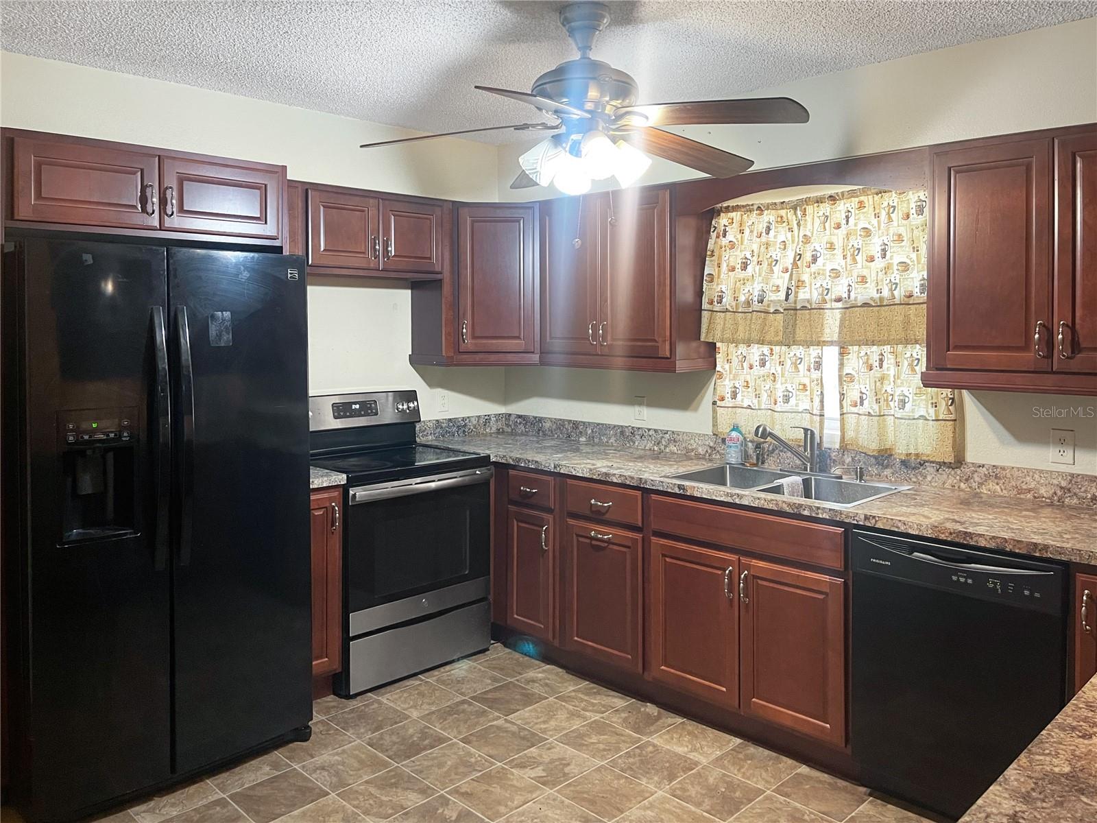 Image 2 of 12 For 321 Gunter Street