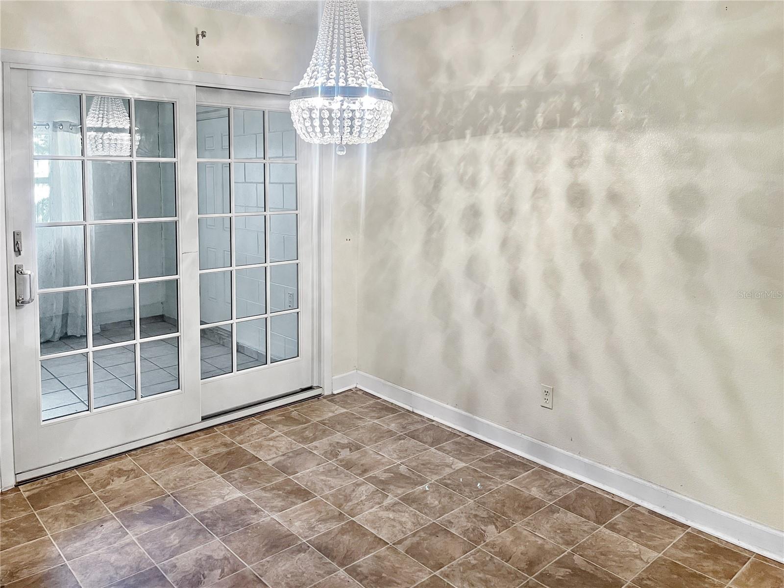 Image 3 of 12 For 321 Gunter Street