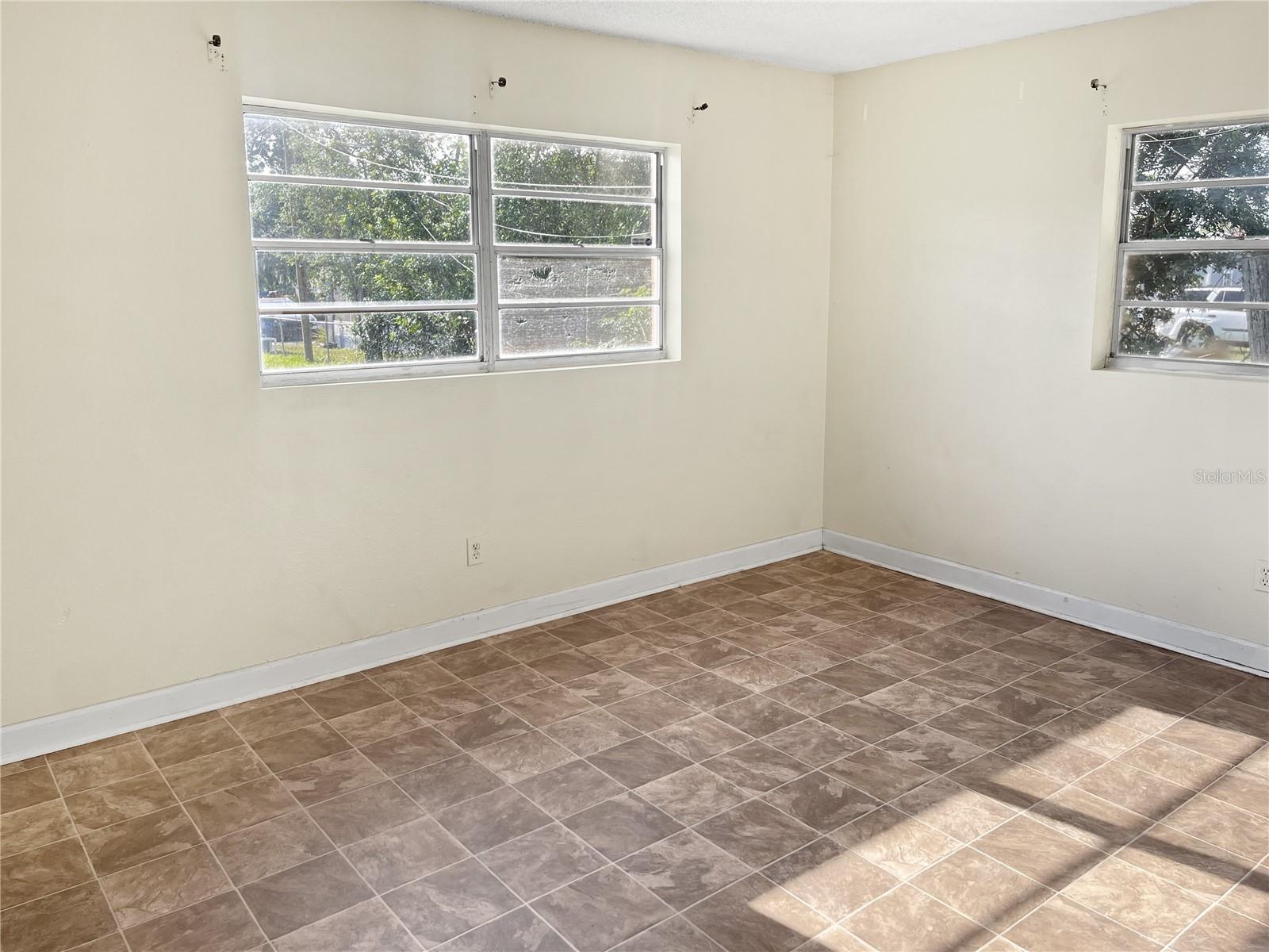 Image 7 of 12 For 321 Gunter Street