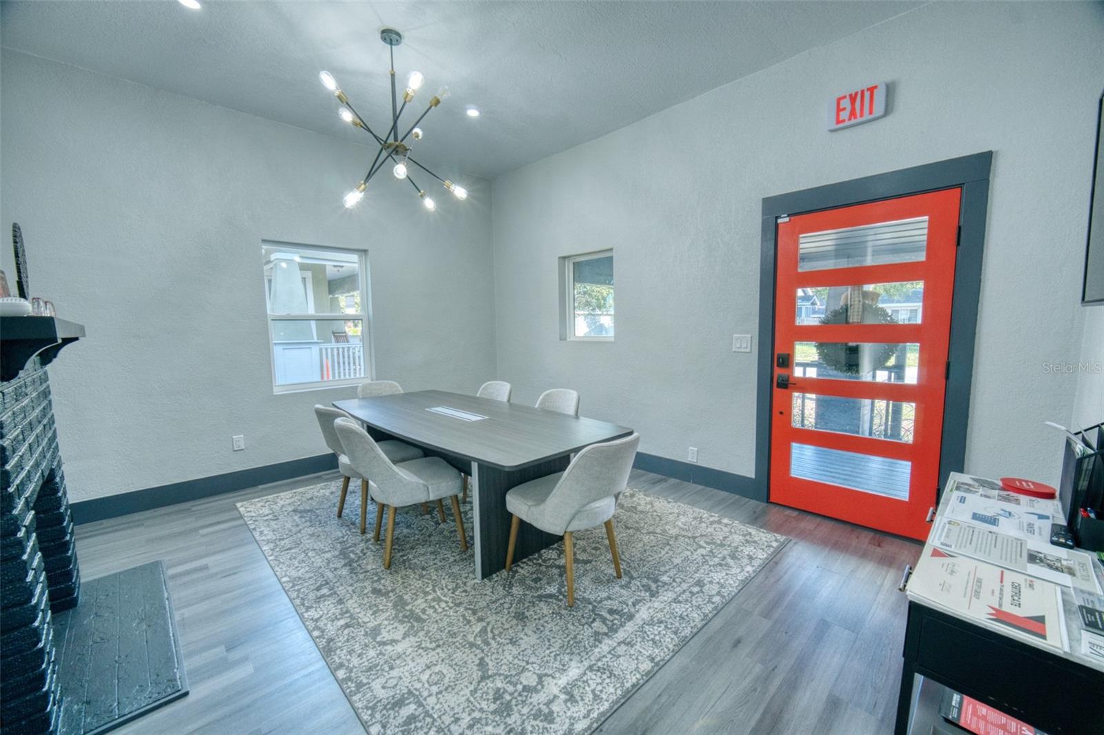 Image 3 of 9 For 141 Avenue E Sw