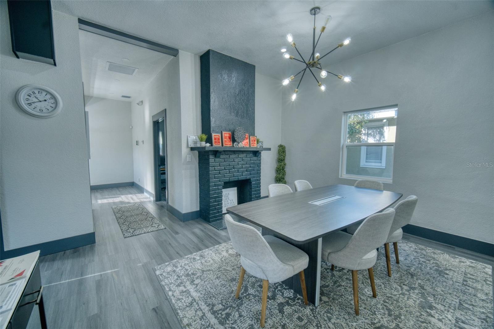 Image 4 of 9 For 141 Avenue E Sw