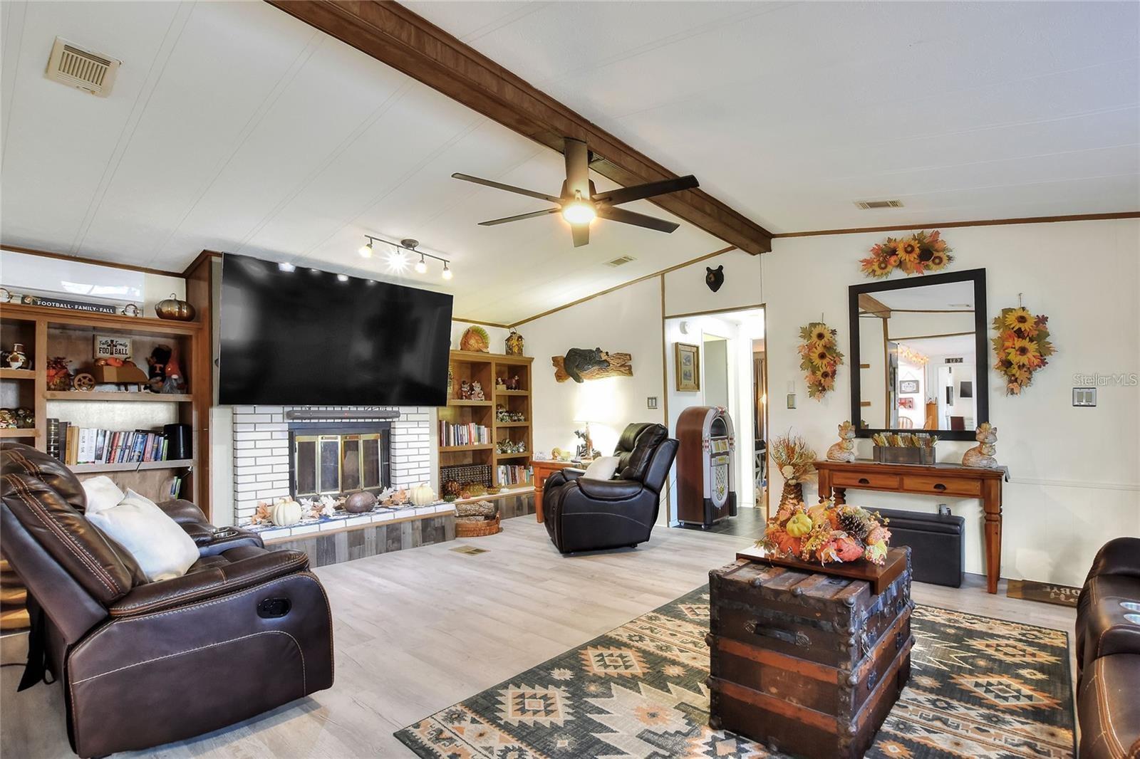 Listing photo id 3 for 119 Mini Ranch Road