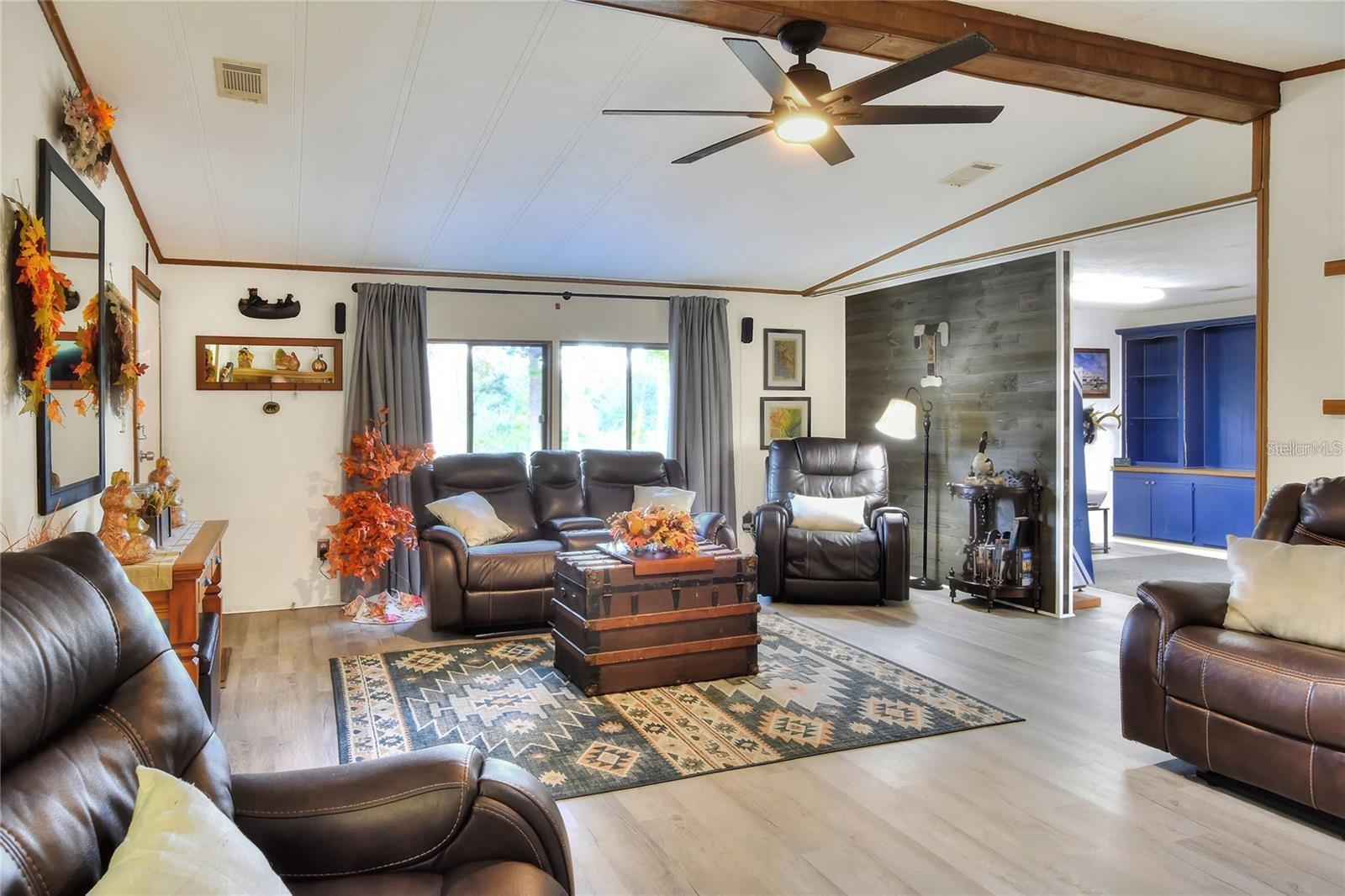 Listing photo id 4 for 119 Mini Ranch Road