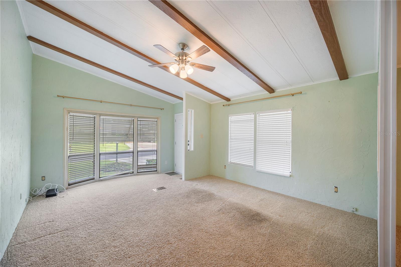 Image 6 of 35 For 6027 Grand Oaks Drive Se