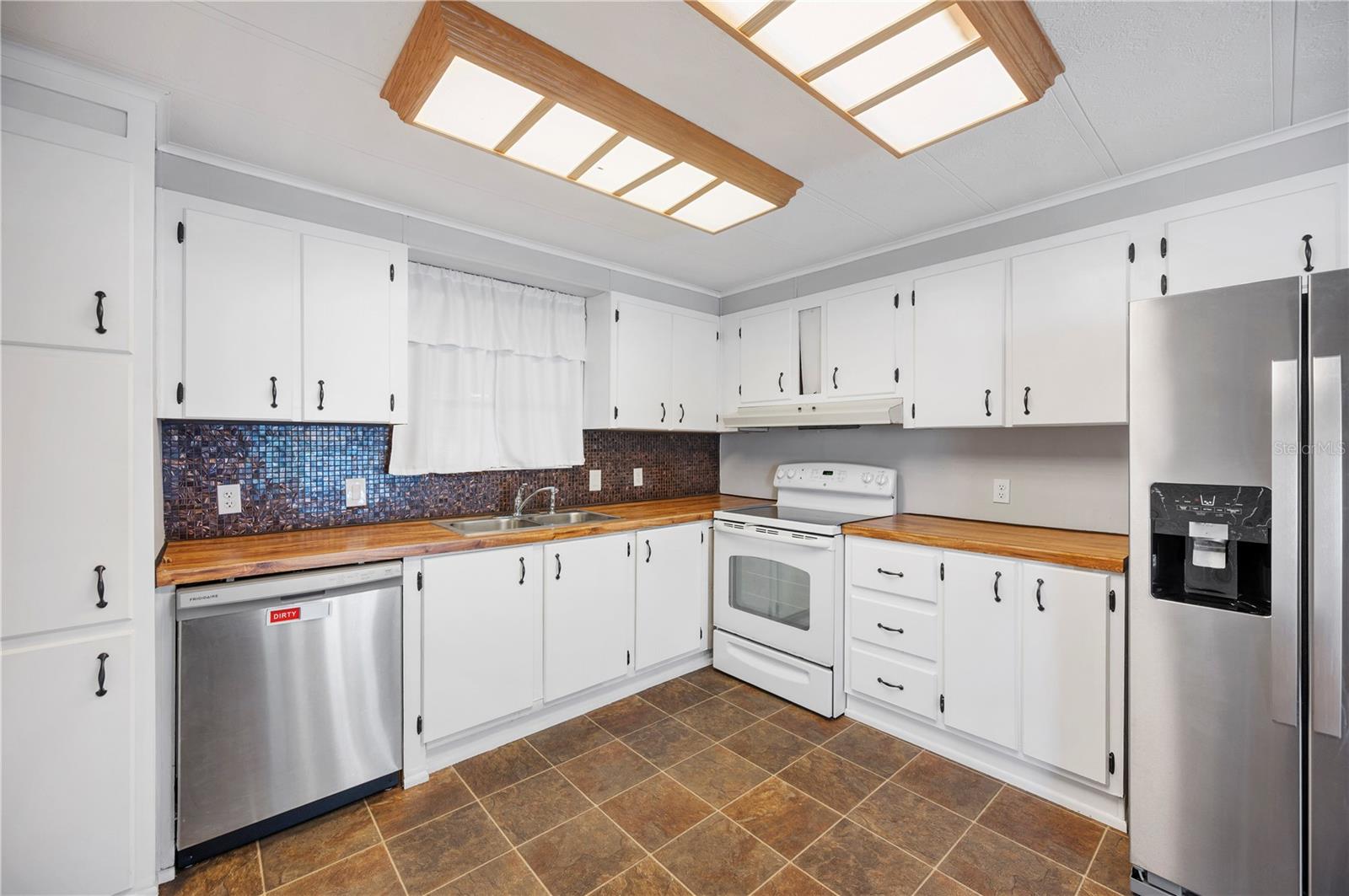 Image 8 of 35 For 6027 Grand Oaks Drive Se