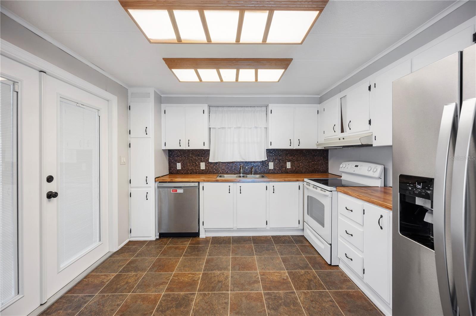Image 9 of 35 For 6027 Grand Oaks Drive Se